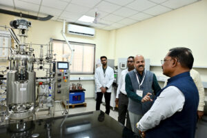रायपुर में युवाओं को रोजगार और स्टार्टअप के लिए प्रेरित करते मुख्यमंत्री विष्णु देव साय