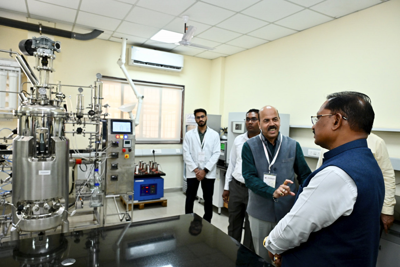 रायपुर में युवाओं को रोजगार और स्टार्टअप के लिए प्रेरित करते मुख्यमंत्री विष्णु देव साय