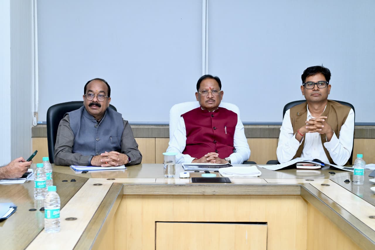 गांव के खेल मैदान में अभ्यास करते खिलाड़ी और ग्रामीण खेल प्रतिभाओं को आगे बढ़ाने का लक्ष्य
