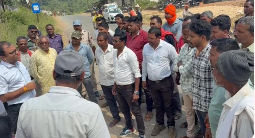 गणेशपुर प्राथमिक स्वास्थ्य केंद्र सूरजपुर में नवजात की मौत के मामले से संबंधित समाचार तस्वीर
